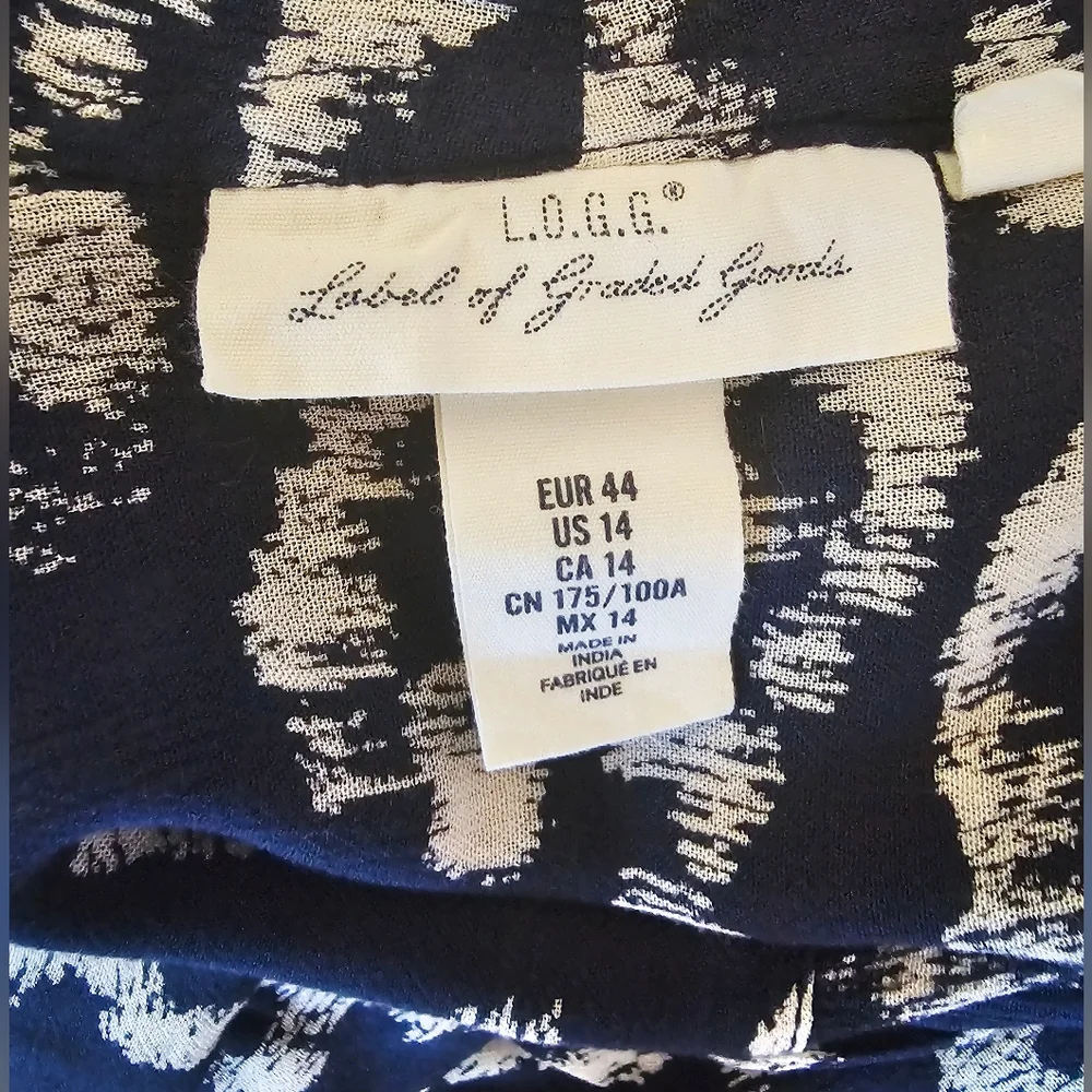 Navy and White Patterned Blouse - Picture 4 of 4